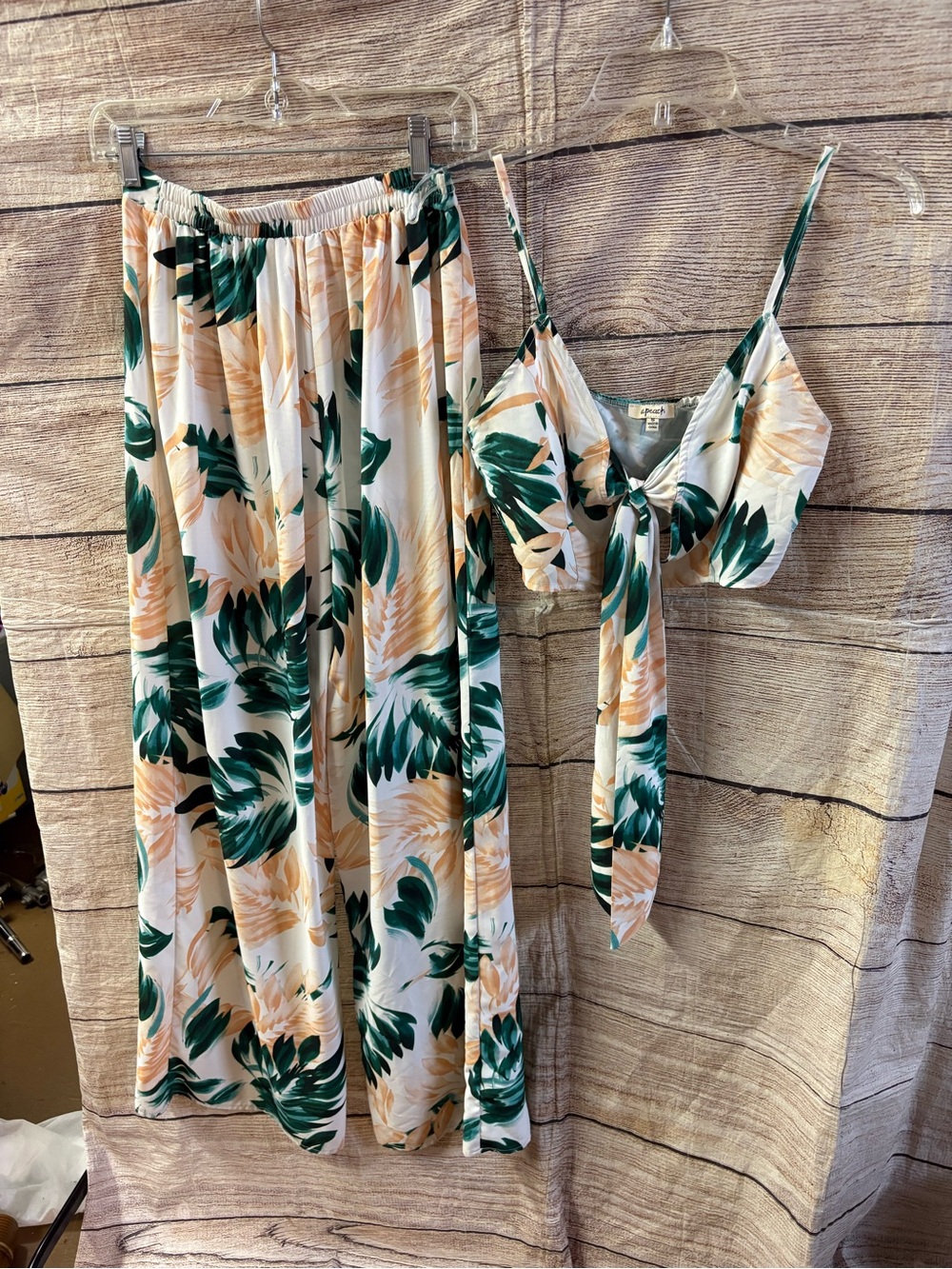 😍 Two-Piece Floral wide leg pants & Tie-Front Crop Top - Green & Cream